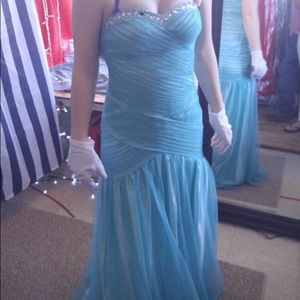 Prom dress size 4 only warn once